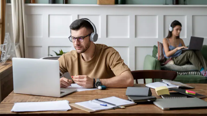 8 Best Side Hustles for 2025