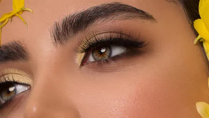 Colored Mascara Trend: Why Brown, Plum & Green Lashes Are In?