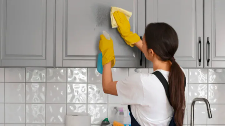 Create a Cleaning Schedule Checklist That Works!