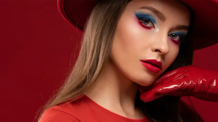 How to Rock Siren Eyeliner for a Sea-Witch Glam Look?