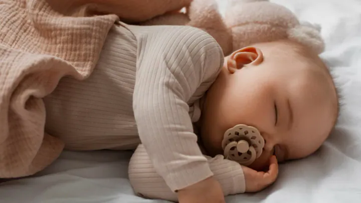 The Perfect Newborn Sleep Schedule for Exhausted Parents!