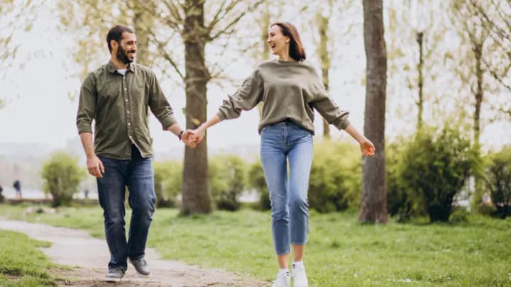 What Are Green Flags in Relationships — and Why Do They Matter More Than Red Flags?